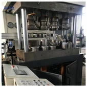 Moniasemainen leimaustyökalu